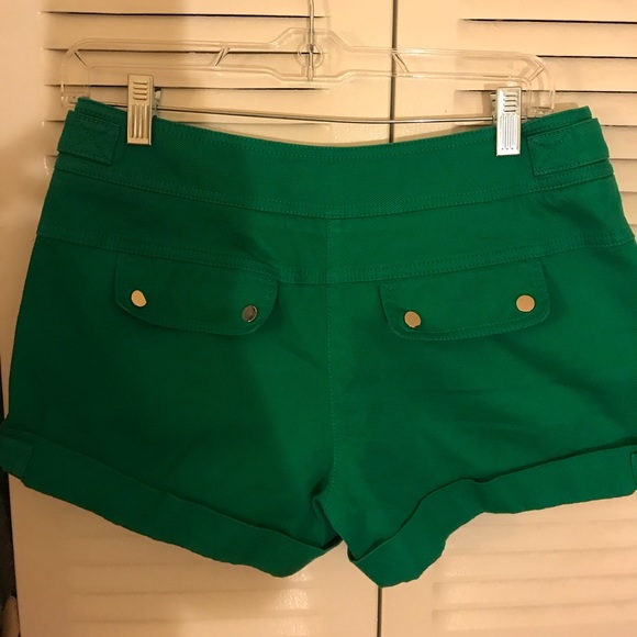 Green cachè shorts - Picture 2 of 4